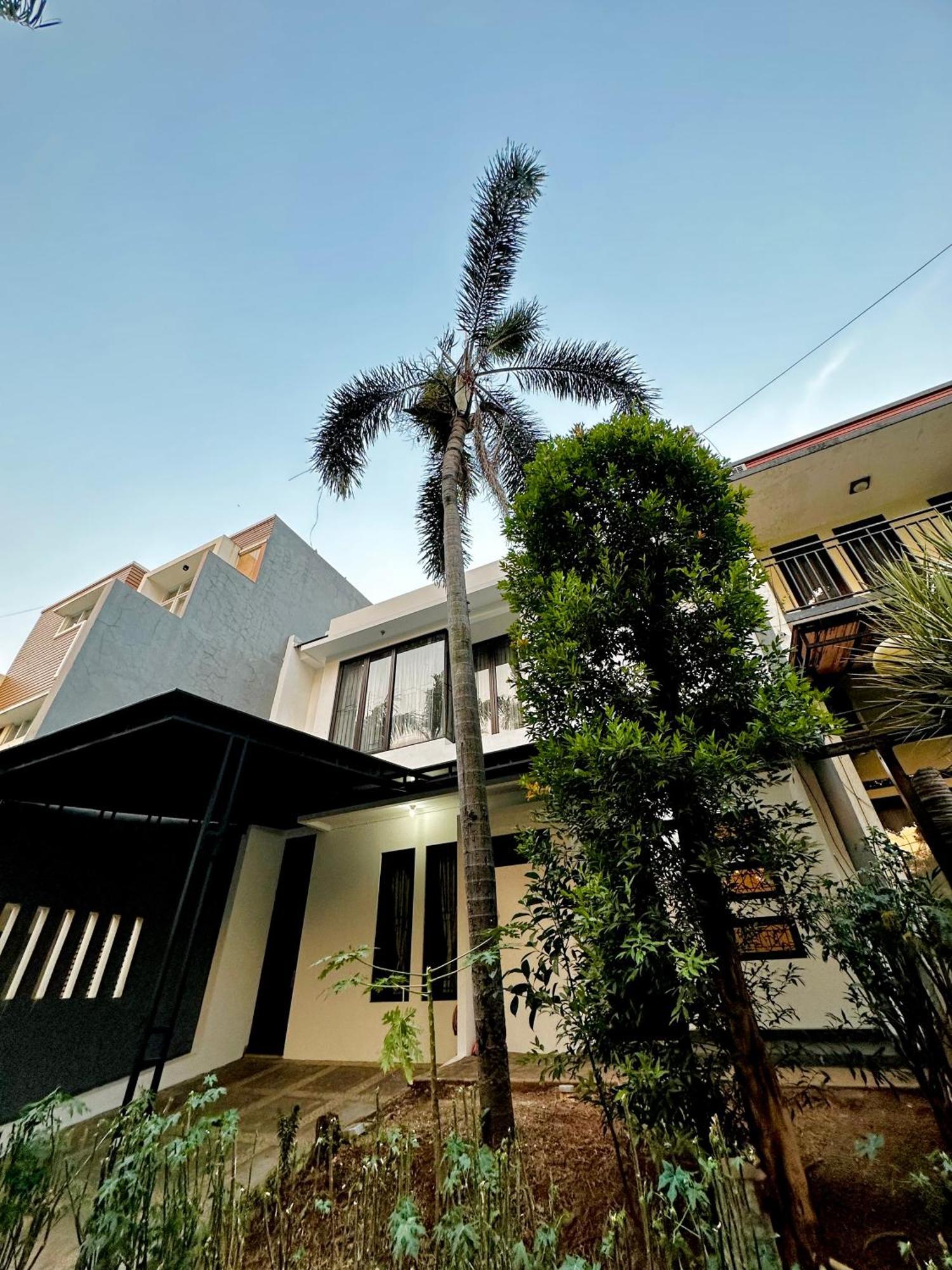 4-Bedroom Home In South Jakarta Nuansa Swadarma Residence By Le Ciel Hospitality Exterior foto