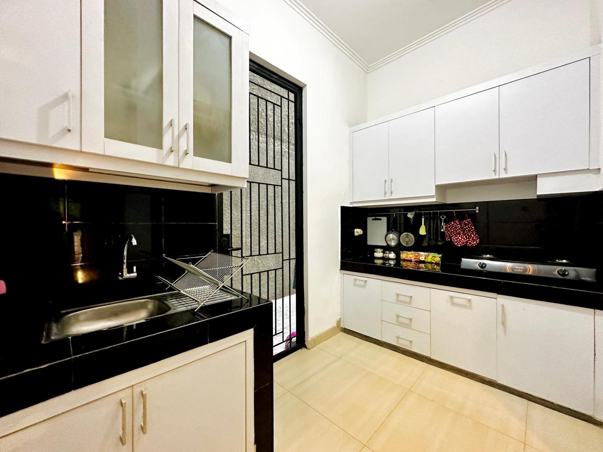 4-Bedroom Home In South Jakarta Nuansa Swadarma Residence By Le Ciel Hospitality Exterior foto