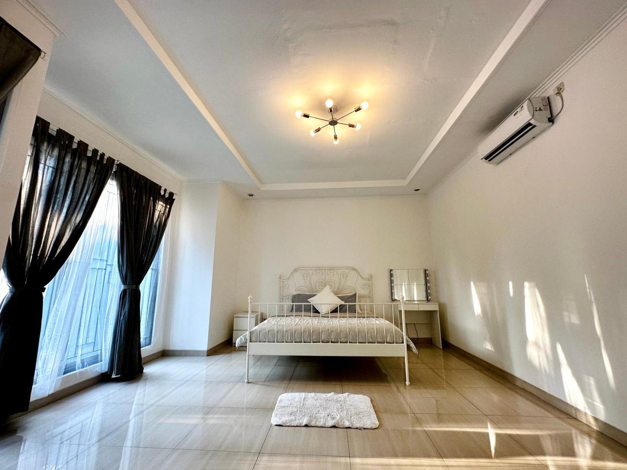 4-Bedroom Home In South Jakarta Nuansa Swadarma Residence By Le Ciel Hospitality Exterior foto