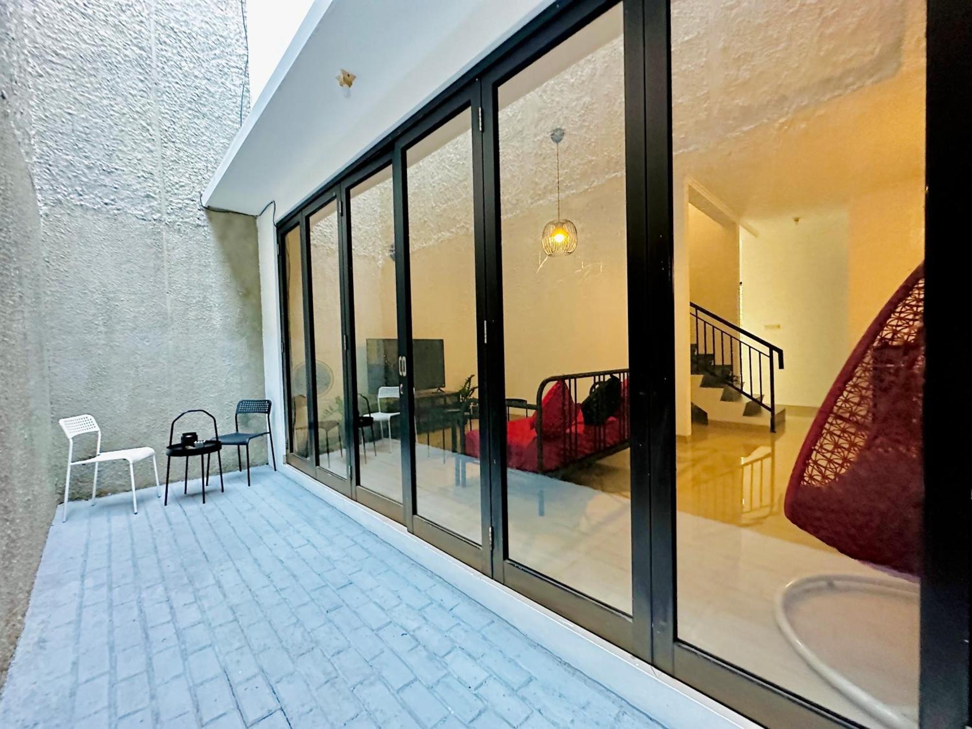 4-Bedroom Home In South Jakarta Nuansa Swadarma Residence By Le Ciel Hospitality Exterior foto