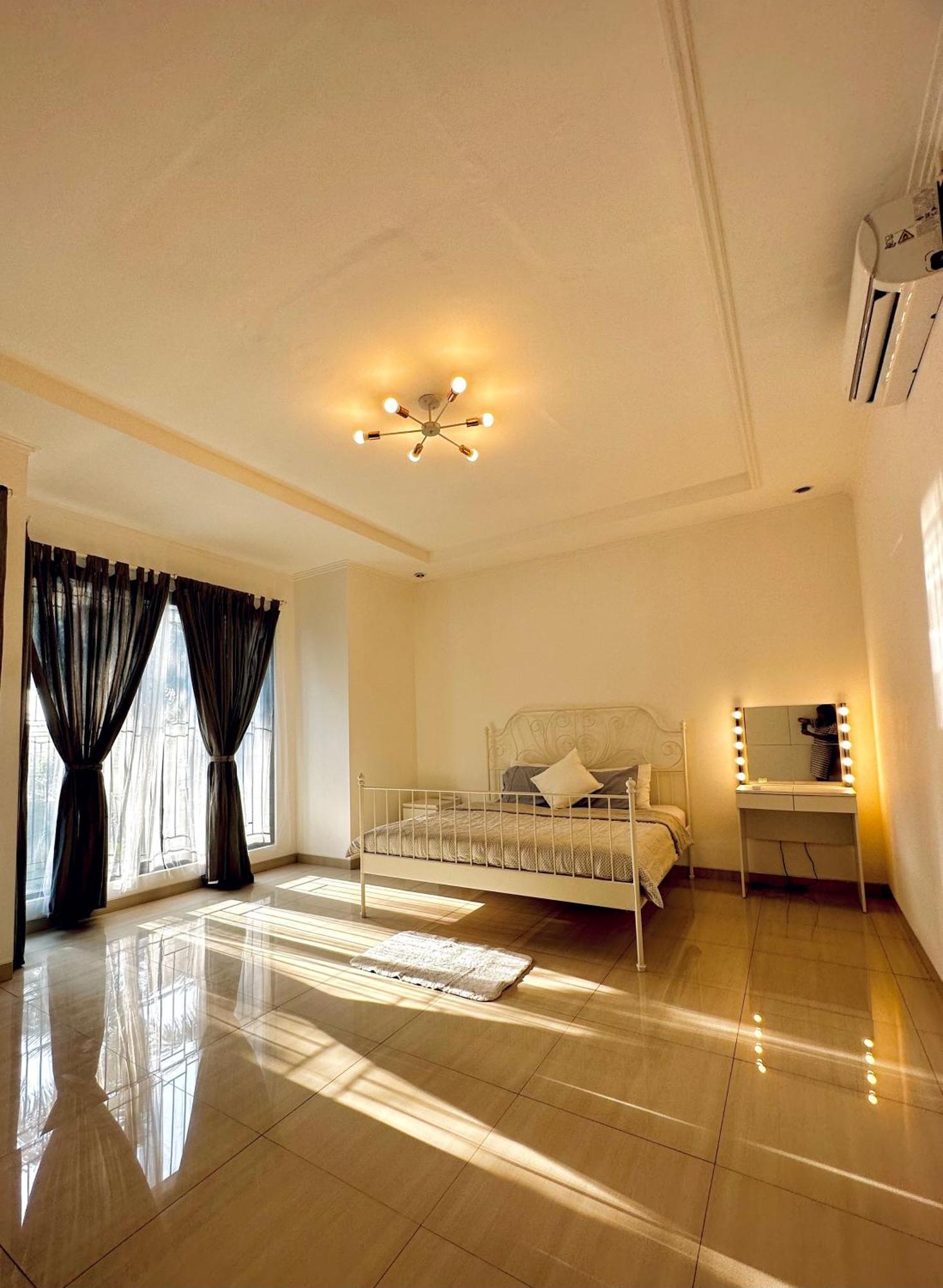 4-Bedroom Home In South Jakarta Nuansa Swadarma Residence By Le Ciel Hospitality Exterior foto