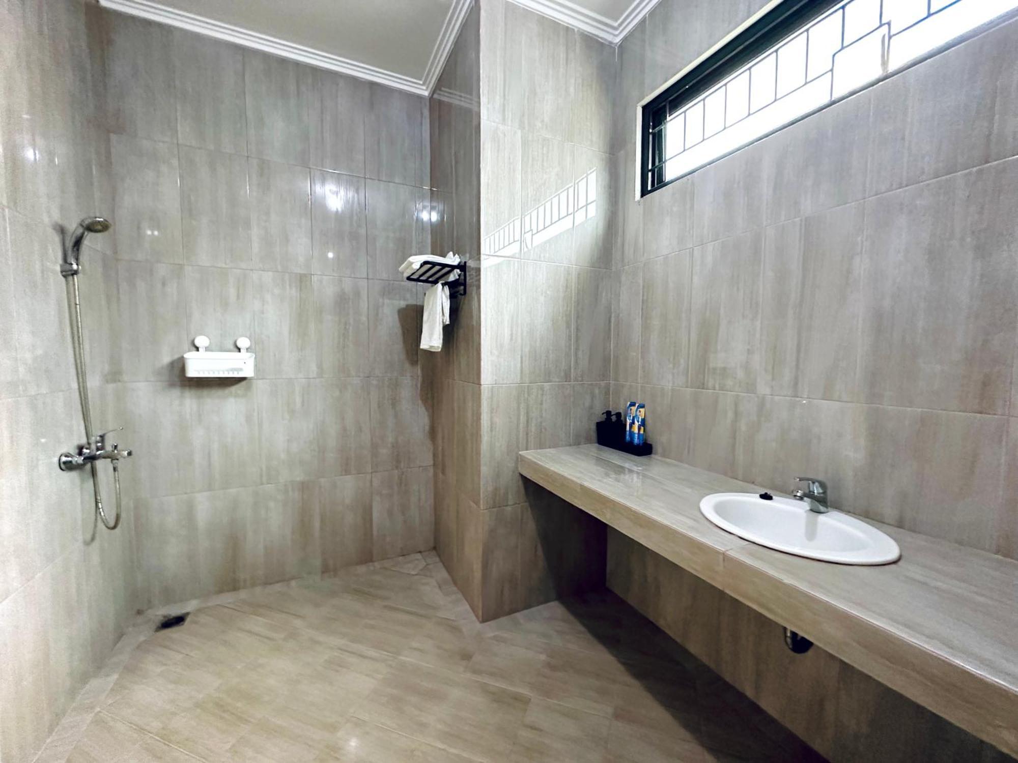 4-Bedroom Home In South Jakarta Nuansa Swadarma Residence By Le Ciel Hospitality Habitación foto